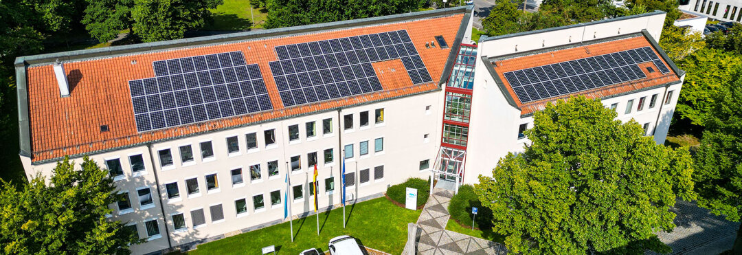 Amtsgebäude des ADBV, Schrägansicht aus der Luft